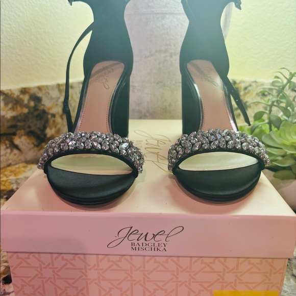 NEW Beautiful Badgley Mischka Jewel High Heels Size 8 - Picture 3 of 6